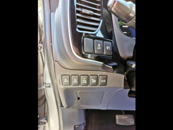 Photo 15 du bon plan MITSUBISHI Outlander PHEV Twin Motor Instyle 4WD Euro6d-T EVAP 5cv occasion à 22990 €