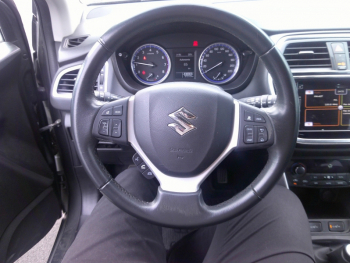 Photo 2 du bon plan SUZUKI SX4 S-Cross 1.4 Boosterjet Hybrid 129ch Privilège Euro6d-T occasion à 16901 €