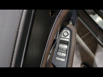 Photo 10 du bon plan BYD Han 517ch - 85 kWh Executive (White/Black/Grey) occasion à 51484 €