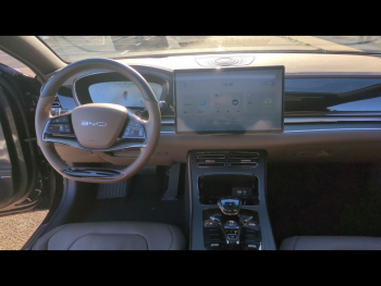 Photo 13 du bon plan BYD Han 517ch - 85 kWh Executive (White/Black/Grey) occasion à 51484 €