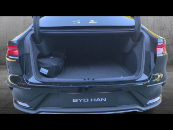 Photo 17 du bon plan BYD Han 517ch - 85 kWh Executive (White/Black/Grey) occasion à 51484 €
