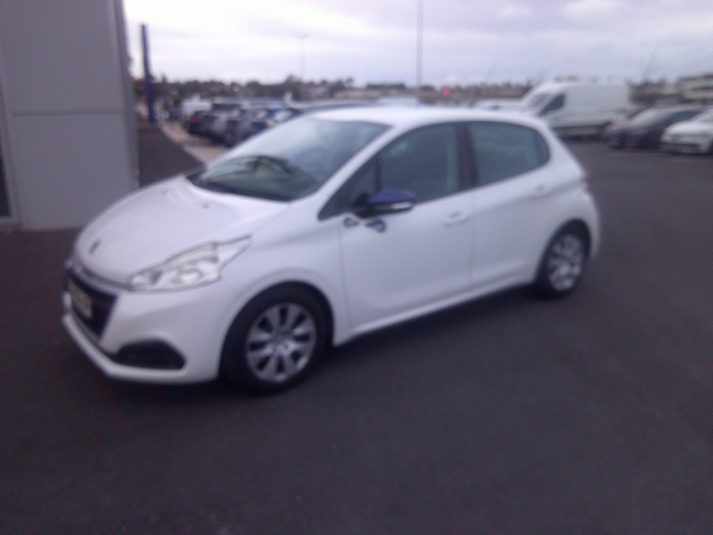 Bon plan PEUGEOT 208 1.2 PureTech 68ch Like 5p occasion à 7901 €