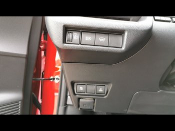 Photo 28 du bon plan TOYOTA Prius Rechargeable 2.0 Hybride Rechargeable 223ch Dynamic occasion à 39490 €