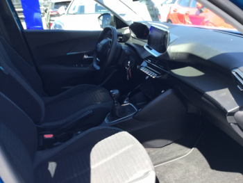 Photo 11 du bon plan PEUGEOT 2008 1.2 PureTech 130ch S&S Style occasion à 15890 €
