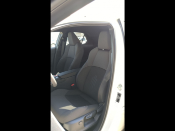 Photo 10 du bon plan TOYOTA C-HR 1.8 140ch Design occasion à 33290 €