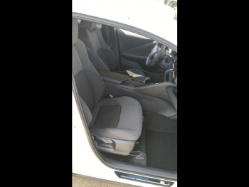 Photo 13 du bon plan TOYOTA C-HR 1.8 140ch Design occasion à 33290 €