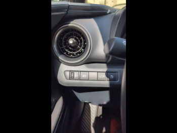 Photo 30 du bon plan TOYOTA C-HR 1.8 140ch Design occasion à 33290 €