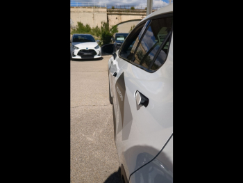 Photo 34 du bon plan TOYOTA C-HR 1.8 140ch Design occasion à 33290 €
