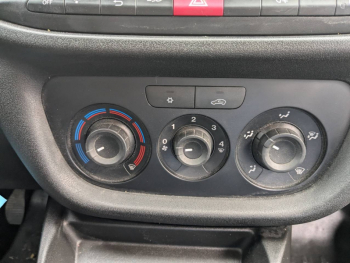 Photo 6 du bon plan FIAT Doblo Cargo VUL 1.3 Multijet 95ch Pack occasion à 11890 €