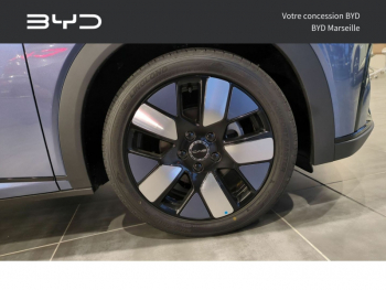 Photo 16 du bon plan BYD Dolphin DESIGN JET BLACK / ATLANTIS GREY occasion à 28990 €