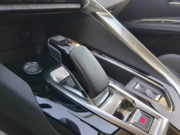 Photo 21 du bon plan PEUGEOT 3008 HYBRID 225ch Allure Pack e-EAT8 occasion à 28790 €