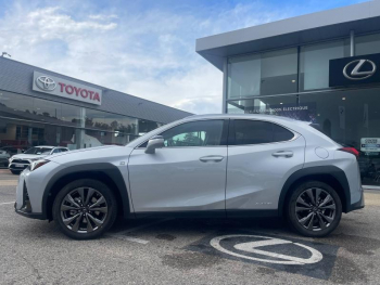 Photo 2 du bon plan LEXUS UX 250h 2WD F SPORT Design occasion à 31900 €