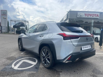 Photo 3 du bon plan LEXUS UX 250h 2WD F SPORT Design occasion à 31900 €