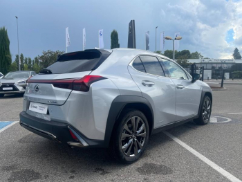 Photo 5 du bon plan LEXUS UX 250h 2WD F SPORT Design occasion à 31900 €
