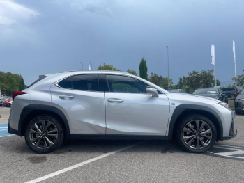 Photo 6 du bon plan LEXUS UX 250h 2WD F SPORT Design occasion à 31900 €