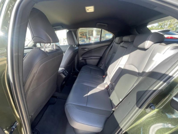 Photo 11 du bon plan LEXUS UX 250h 2WD F SPORT Design occasion à 31900 €