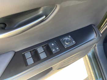 Photo 15 du bon plan LEXUS UX 250h 2WD F SPORT Design occasion à 31900 €