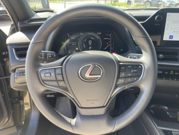 Photo 17 du bon plan LEXUS UX 250h 2WD F SPORT Design occasion à 31900 €