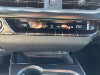 Photo 20 du bon plan LEXUS UX 250h 2WD F SPORT Design occasion à 31900 €