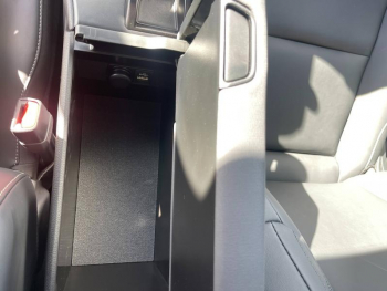 Photo 24 du bon plan LEXUS UX 250h 2WD F SPORT Design occasion à 31900 €