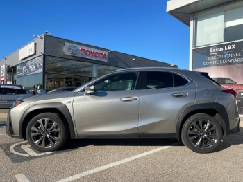 Photo 2 du bon plan LEXUS UX 250h 2WD F SPORT Design occasion à 32500 €