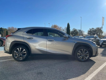 Photo 6 du bon plan LEXUS UX 250h 2WD F SPORT Design occasion à 32500 €