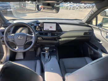 Photo 13 du bon plan LEXUS UX 250h 2WD F SPORT Design occasion à 32500 €