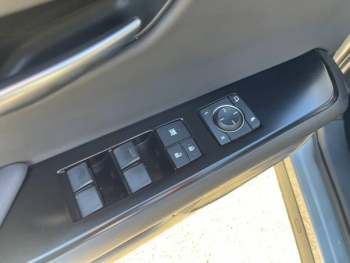 Photo 14 du bon plan LEXUS UX 250h 2WD F SPORT Design occasion à 32500 €