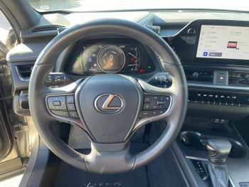 Photo 15 du bon plan LEXUS UX 250h 2WD F SPORT Design occasion à 32500 €