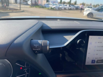 Photo 19 du bon plan LEXUS UX 250h 2WD F SPORT Design occasion à 32500 €