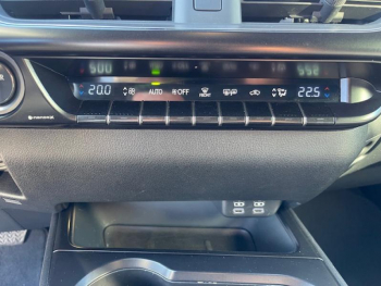 Photo 20 du bon plan LEXUS UX 250h 2WD F SPORT Design occasion à 32500 €