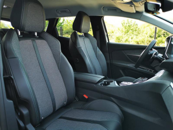 Photo 4 du bon plan PEUGEOT 3008 HYBRID 225ch Allure Pack e-EAT8 occasion à 33900 €