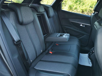 Photo 5 du bon plan PEUGEOT 3008 HYBRID 225ch Allure Pack e-EAT8 occasion à 33900 €