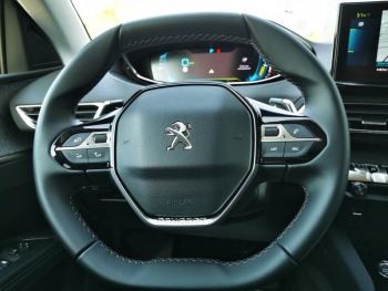 Photo 9 du bon plan PEUGEOT 3008 HYBRID 225ch Allure Pack e-EAT8 occasion à 33900 €