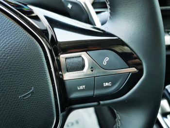 Photo 30 du bon plan PEUGEOT 3008 HYBRID 225ch Allure Pack e-EAT8 occasion à 33900 €