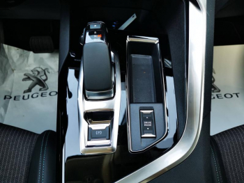 Photo 33 du bon plan PEUGEOT 3008 HYBRID 225ch Allure Pack e-EAT8 occasion à 33900 €