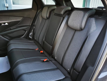 Photo 36 du bon plan PEUGEOT 3008 HYBRID 225ch Allure Pack e-EAT8 occasion à 33900 €