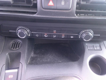 Photo 8 du bon plan CITROEN Berlingo Van VUL M 650kg BlueHDi 100ch S&S Cabine Extenso 3 places Pack Driver Connect occasion à 19900 €
