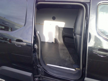 Photo 14 du bon plan CITROEN Berlingo Van VUL M 650kg BlueHDi 100ch S&S Cabine Extenso 3 places Pack Driver Connect occasion à 19900 €