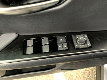 Photo 13 du bon plan LEXUS UX 250h 2WD Luxe Plus MY21 occasion à 27900 €
