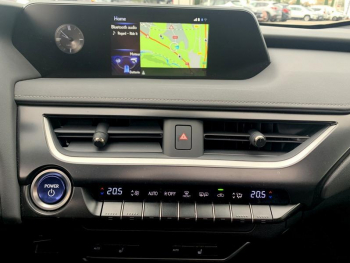 Photo 16 du bon plan LEXUS UX 250h 2WD Luxe Plus MY21 occasion à 27900 €