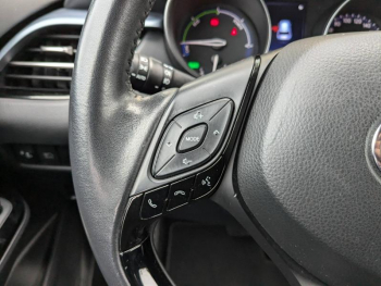 Photo 17 du bon plan TOYOTA C-HR 122h Dynamic 2WD E-CVT MY20 occasion à 18970 €
