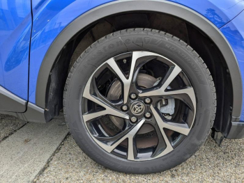Photo 25 du bon plan TOYOTA C-HR 122h Dynamic 2WD E-CVT MY20 occasion à 18970 €