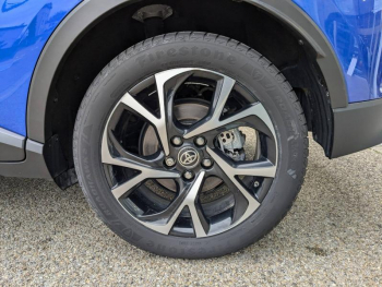 Photo 27 du bon plan TOYOTA C-HR 122h Dynamic 2WD E-CVT MY20 occasion à 18970 €