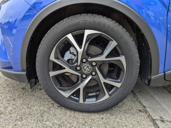 Photo 28 du bon plan TOYOTA C-HR 122h Dynamic 2WD E-CVT MY20 occasion à 18970 €