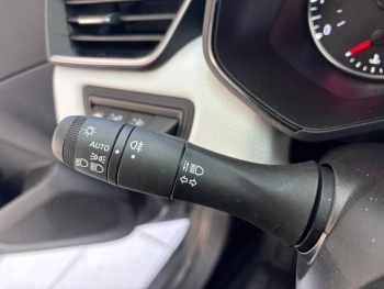Photo 18 du bon plan RENAULT Clio 1.0 TCe 100ch Evolution GPL occasion à 16690 €