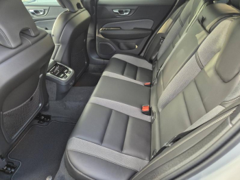 Photo 5 du bon plan VOLVO V60 B4 197ch Ultra Style Dark DCT 7 occasion à 51990 €
