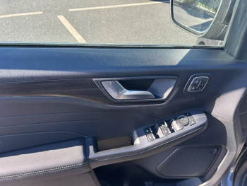 Photo 16 du bon plan FORD Kuga 2.5 Duratec 225ch PHEV Vignale BVA occasion à 29900 €