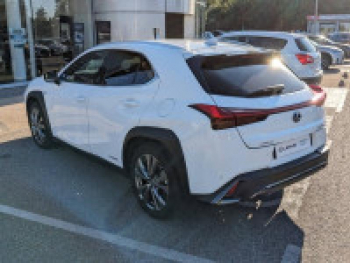 Photo 9 du bon plan LEXUS UX 250h 2WD F SPORT Design occasion à 33800 €