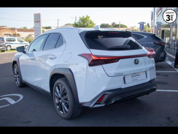 Photo 3 du bon plan LEXUS UX 250h 2WD F SPORT Design occasion à 27900 €